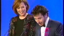 Sigourney Weaver et Edouard Baer- Césars - 2000