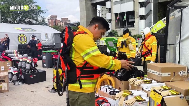 La Administración Distrital hace inversión histórica de $11.000 millones en herramientas y equipos para el Cuerpo Oficial de Bomberos Medellín