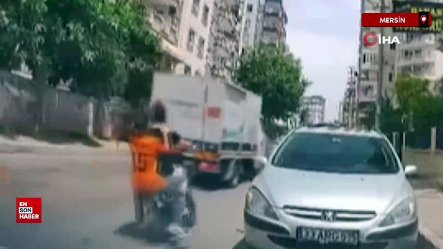 Mersin'de elektrikli bisikletle otomobile çarptılar