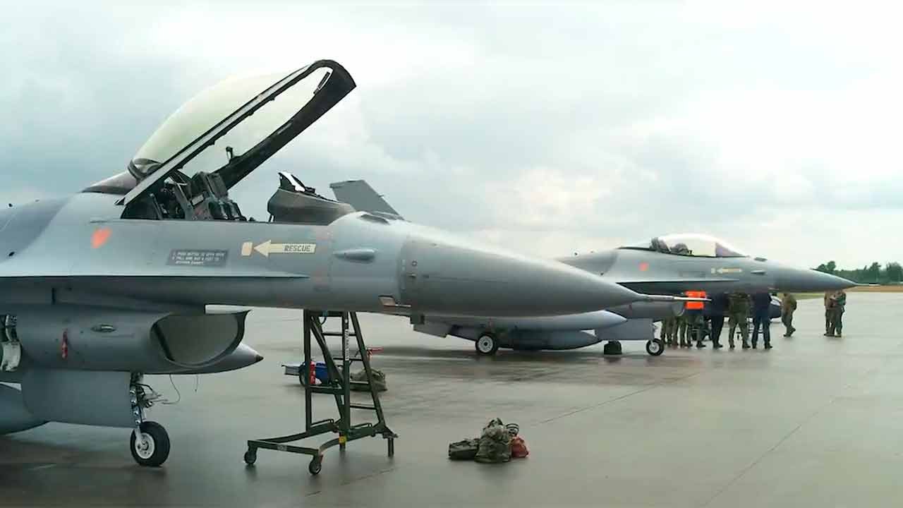 Video: Hollanda’nın son F-16 savaş uçakları Ukrayna’ya doğru yola çıktı