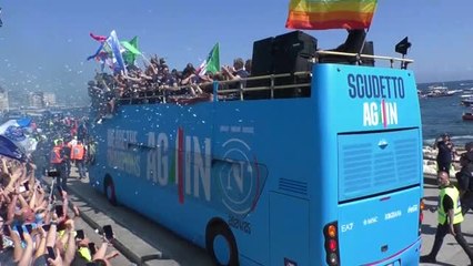 Napoli - Ambiance de folie pour la parade des champions d'Italie