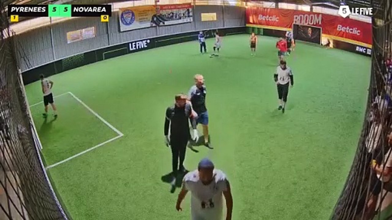 Pyrenees Incendie Fc - Novarea 26/05 à 20:37 - Football Terrain 1 (LeFive Pau)