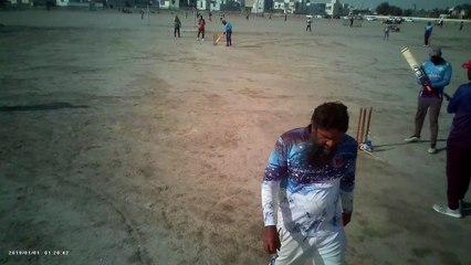 FC Sitra vs USIC / #bowler #unaware #he #bold #batsman #its #classic  #india #pakistan #cricheroes