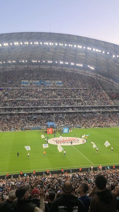 L’entrée des joueurs au vélodrome #football #Om
