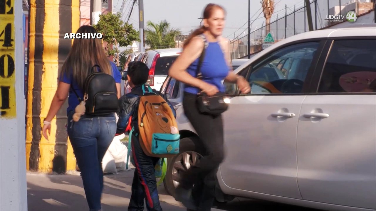 Convocan al titular de Educación a debatir sobre uso de celulares en las aulas