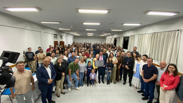Câmara de Apucarana entrega moção de aplausos a Paulo Pavolak; assista