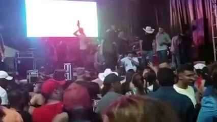 Prefeito de Wanderlandia (TO), Djalma Júnior interrompe show na cidade com ameaças ao público