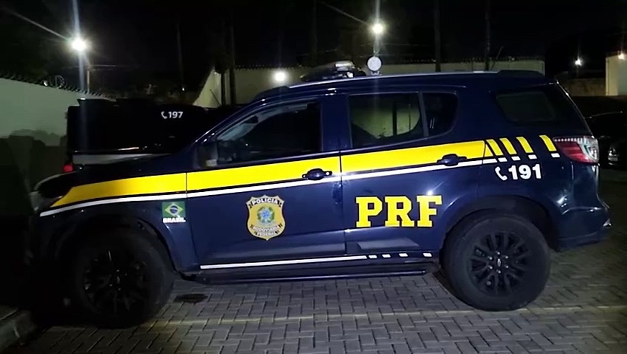 PRF apreende drogas na BR-277 e encaminha motorista e passageiros à delegacia
