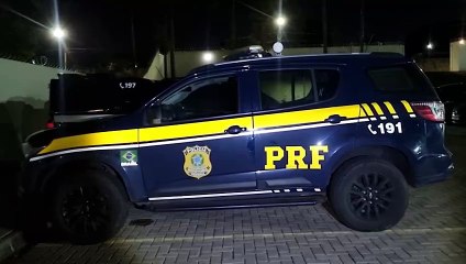 PRF apreende drogas na BR-277 e encaminha motorista e passageiros à delegacia