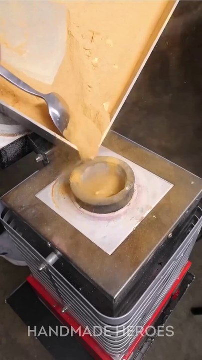 DIY A metal hatchet that's also a... phone case. Impressive 🤣