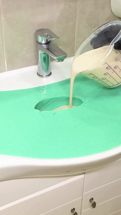 Crafting shoes with floral elegance & golden accents🌼