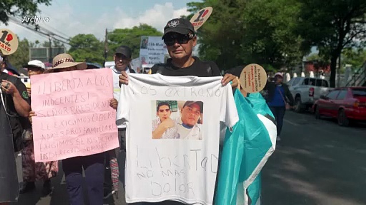 El Salvador impide a legislador de EEUU visitar a migrante deportado “por error”