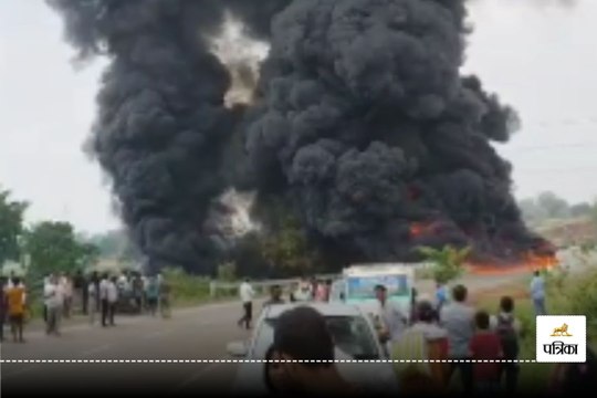 NH पर अनियंत्रित होकर पलटा डीजल टैंकर
