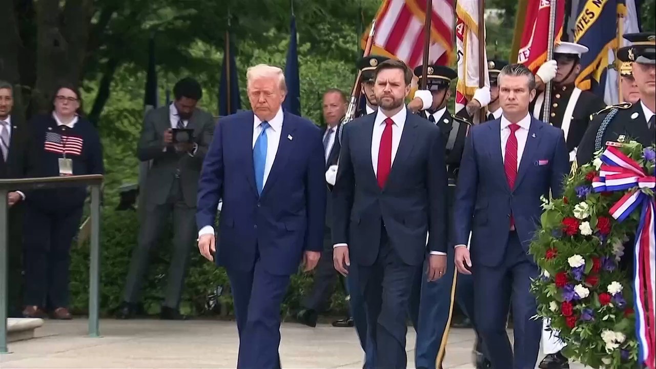 Stati Uniti, Donald Trump onora i veterani e i soldati caduti nella cerimonia del Memorial Day