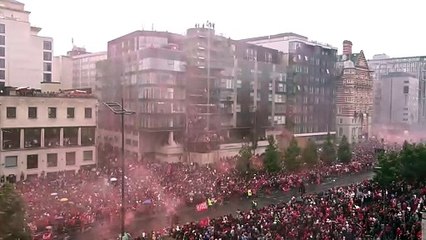 Liverpool - Une foule en délire lors de la parade des Reds pour leur titre de champion