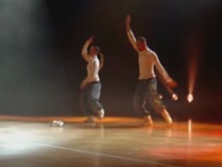 Cwapo hip hop salsa urban show marionettiste