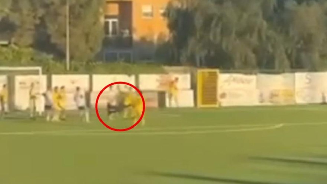 Portiere segna in rovesciata e salva la sua squadra: è il gol dell'anno