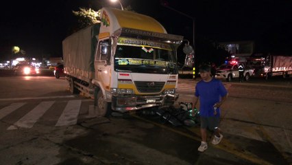 VO CAMIÒN CHOCA CONTRA UN SEMAFORO