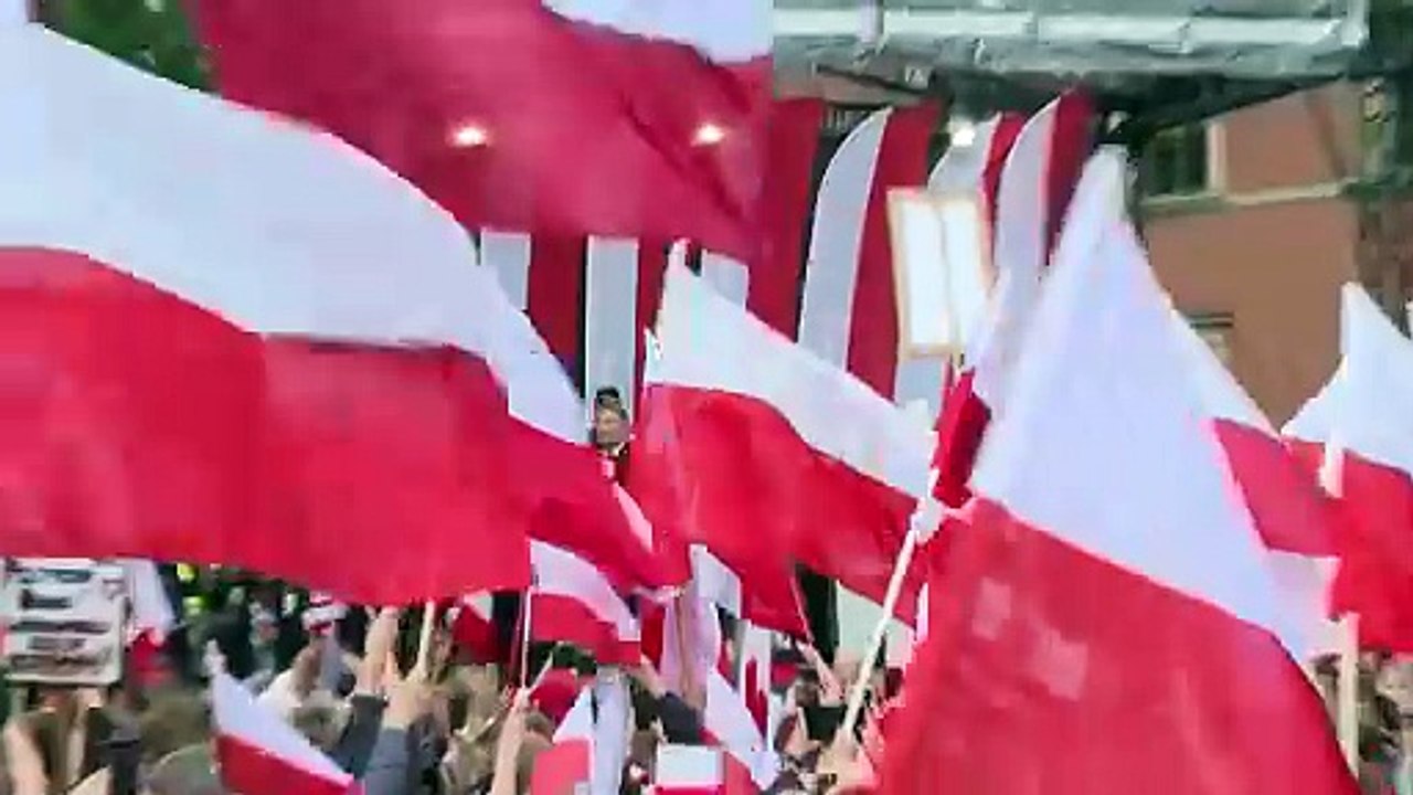 Präsidentschaftskandidaten in Polen liegen vor Stichwahl gleichauf