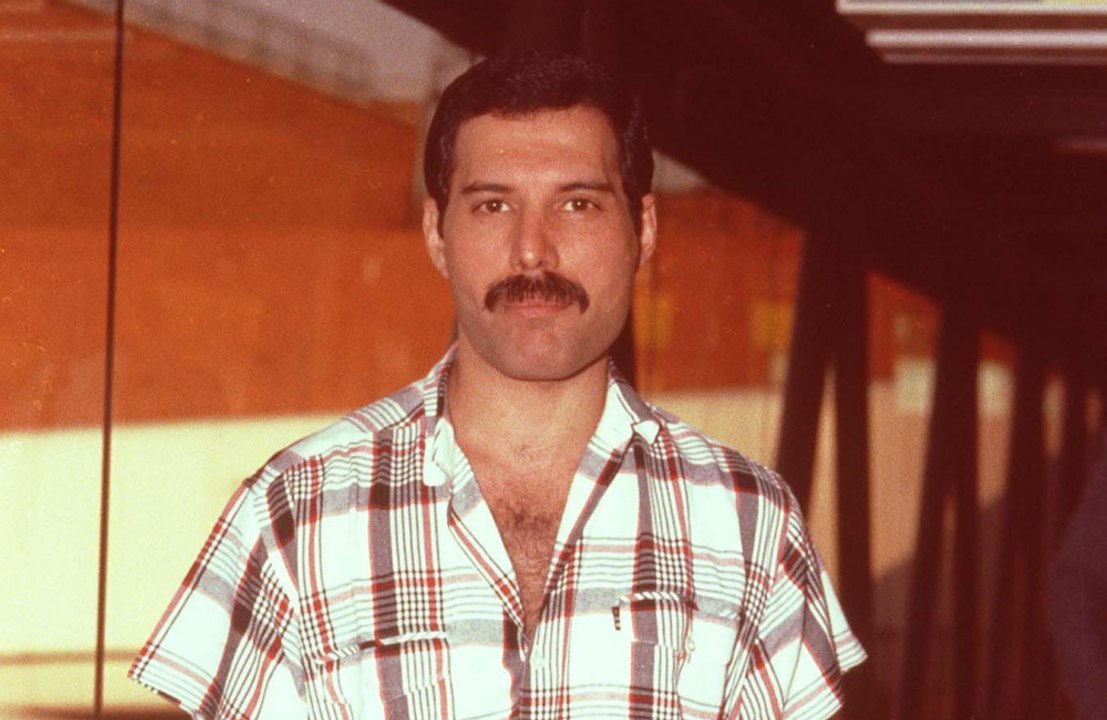 Mulher que afirma ser filha de Freddie Mercury faz teste de DNA para provar parentesco com ícone do Queen