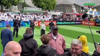 Múnich respira futbol: Iniesta inaugura el Fan Fest de la Champions