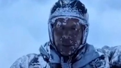 Un parapentista chino es arrastrado a más de 8.500 metros de altitud y logra sobrevivir