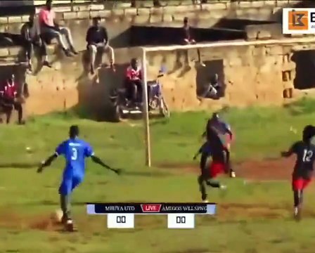 Et but!!!! en pleine lucarne, mais pas la bonne