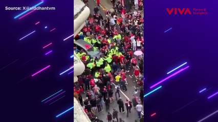 Detik-detik Mobil Tabrak Kerumunan Fans Liverpool