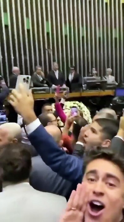 Governo Lula classifica Nikolas Ferreira como "inimigo do estado" a ser derrotado em 2026.