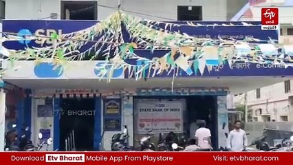 బ్యాంకు ఉద్యోగికి మహిళ ట్రాప్ - లోన్ కోసం ఇంటికి పిలిపించి ఏం చేసిందంటే?