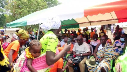 HÉE FEMME SENOUFO DANSE HIN !!