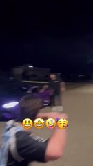 Atacante do Corinthians ajuda jovens após acidente de moto