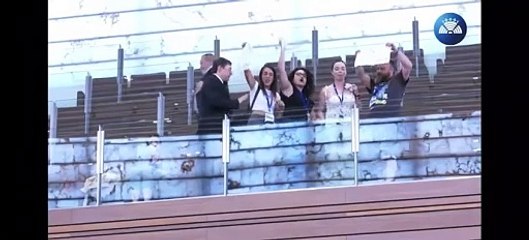 Intervención de Alejandro Vázquez en el pleno interrumpida por los gritos de un grupo de madres de La Bañeza