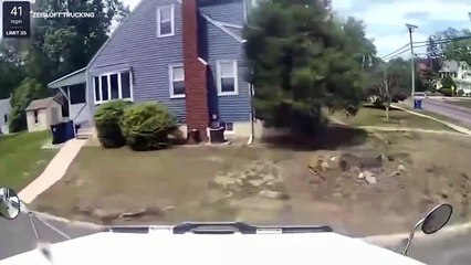 Un camion poubelle incontrôlable fini dans une maison