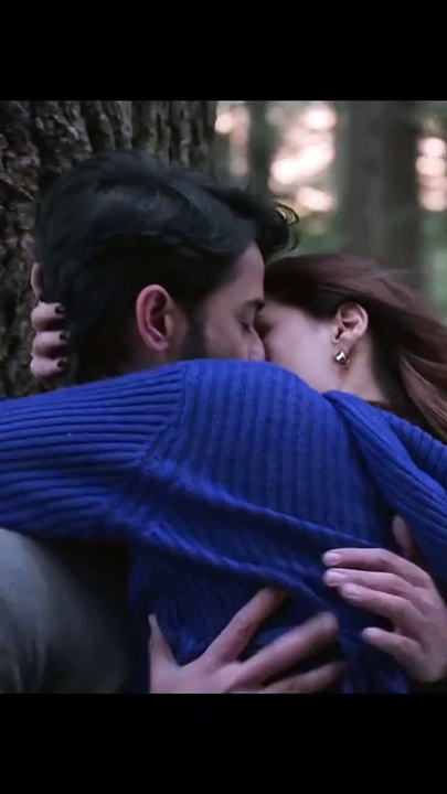 Kriti_Sanon_Kiss_Scene_from_Do_Patti__2024____Romantic_movie_scenes,_Romance_movie_scenes,_Romantic_films(360P)