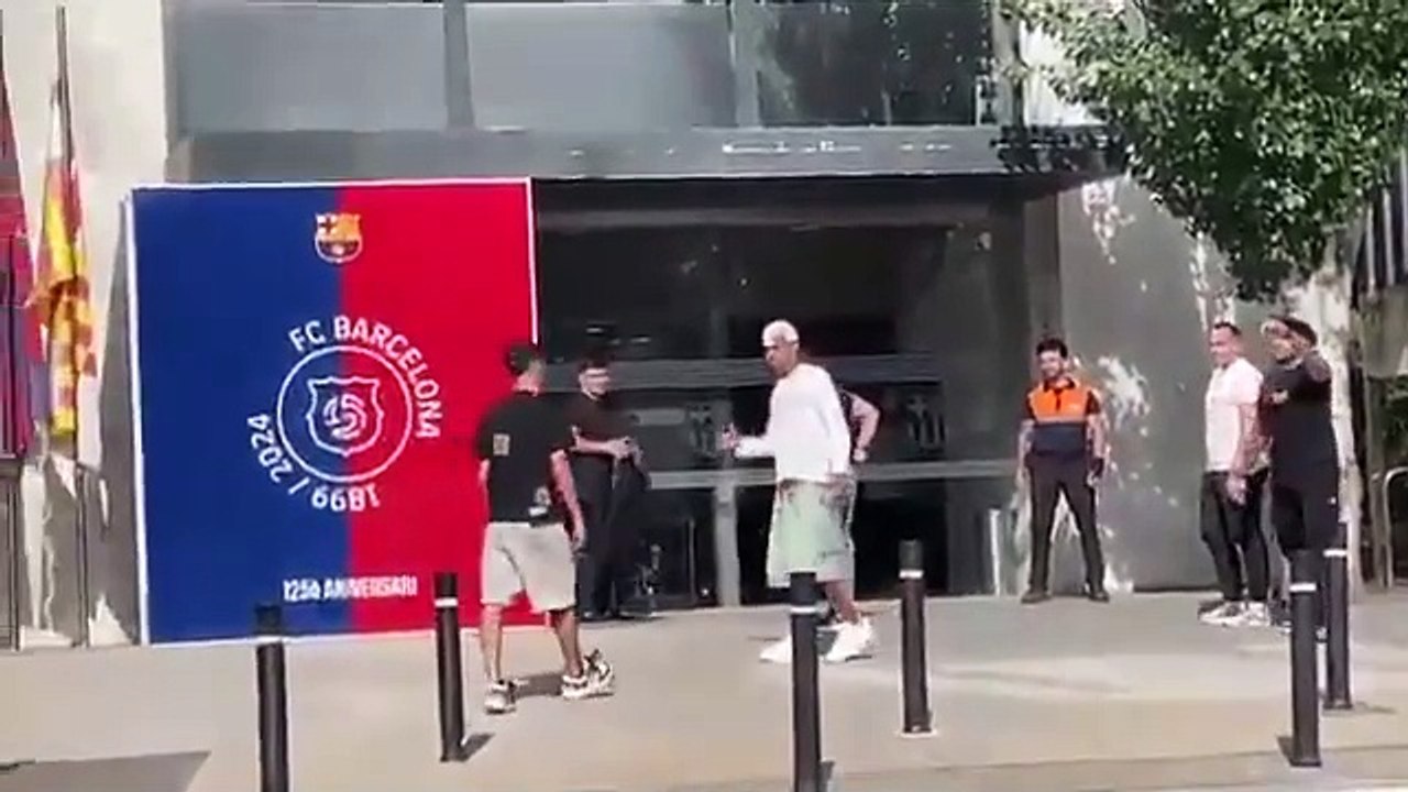 Lamine Yamal llega a las oficinas del Barça para firmar su renovación hasta 2031