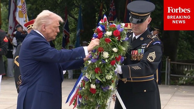 Trump Lays A Wreath At Tomb Of The Unknown Soldier At Arlington National Cemetery | Memorial Day