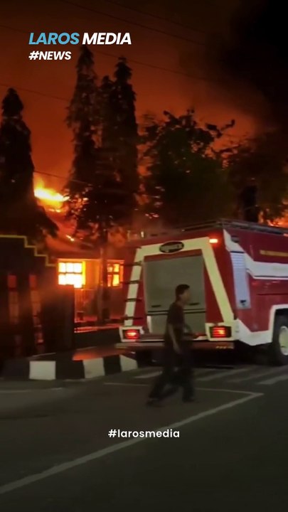 Kebakaran Hebat di Kodim 1307/Poso, Warga Panik dan Evakuasi Senjata Berlangsung