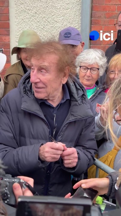 Le chanteur Alain Souchon fête ses 81 ans à Portbail