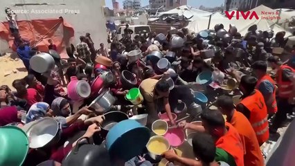 Kelaparan, Ibu-Anak di Gaza Mengais Makanan di Tempat Sampah