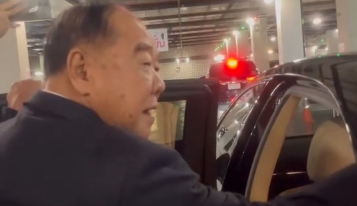 'บิ๊กป้อม' มาเซ็นชื่อประชุมสภาฯ แล้ว กำชับ สส.พ...