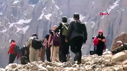 Türkiye'nin büyüleyen 20 bin yıllık buzullarına turist akını başladı