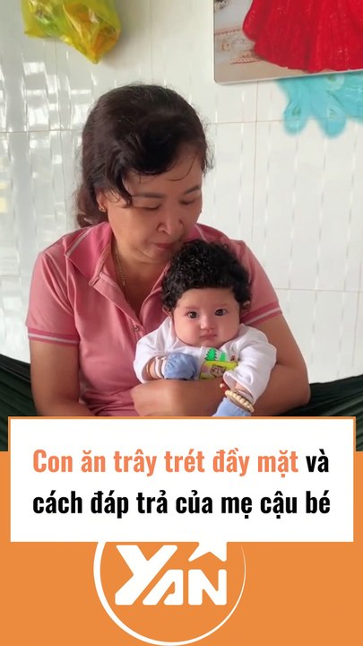 Con ăn trây trét đầy mặt và cách ứng xử của người mẹ