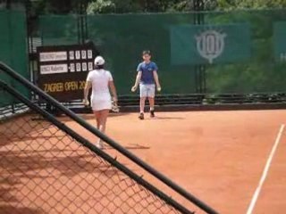Roberta Vinci at Zagreb Ladies Open 2008 serving