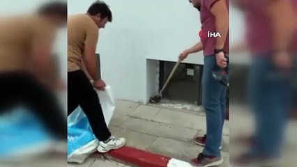 Okulda yılan paniği! Öğretmen tarafından yakalandı