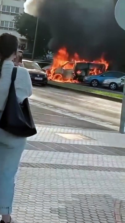 Arde una furgoneta en la avenida de Zarautz