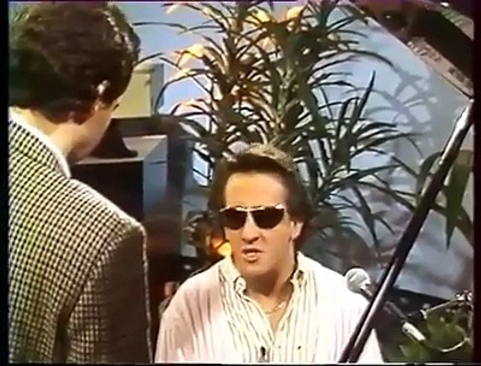 Johnny Hallyday – Reportage “Conseil de Famille” avec Gilbert Montagné (Zénith, Canal+, 20 Décembre 1985)