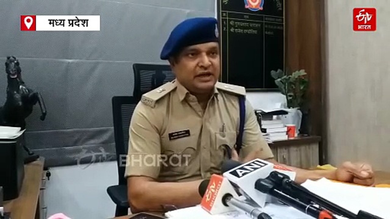 ऑनलाइन ठगी से बचायगा साइबर रक्षक, इंदौर DCP की बुक में सावधान करने वाले केस