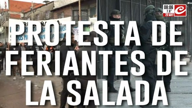Feriantes se concentran en reclamo de apertura de La Salada