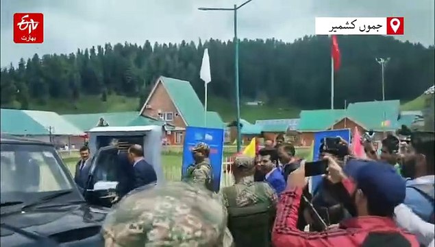 طلبہ کو سیر کیلئے پہلگام، گلمرگ بھیجا جائے، سیاحت کو فروغ ملے گا: عمر عبداللہ